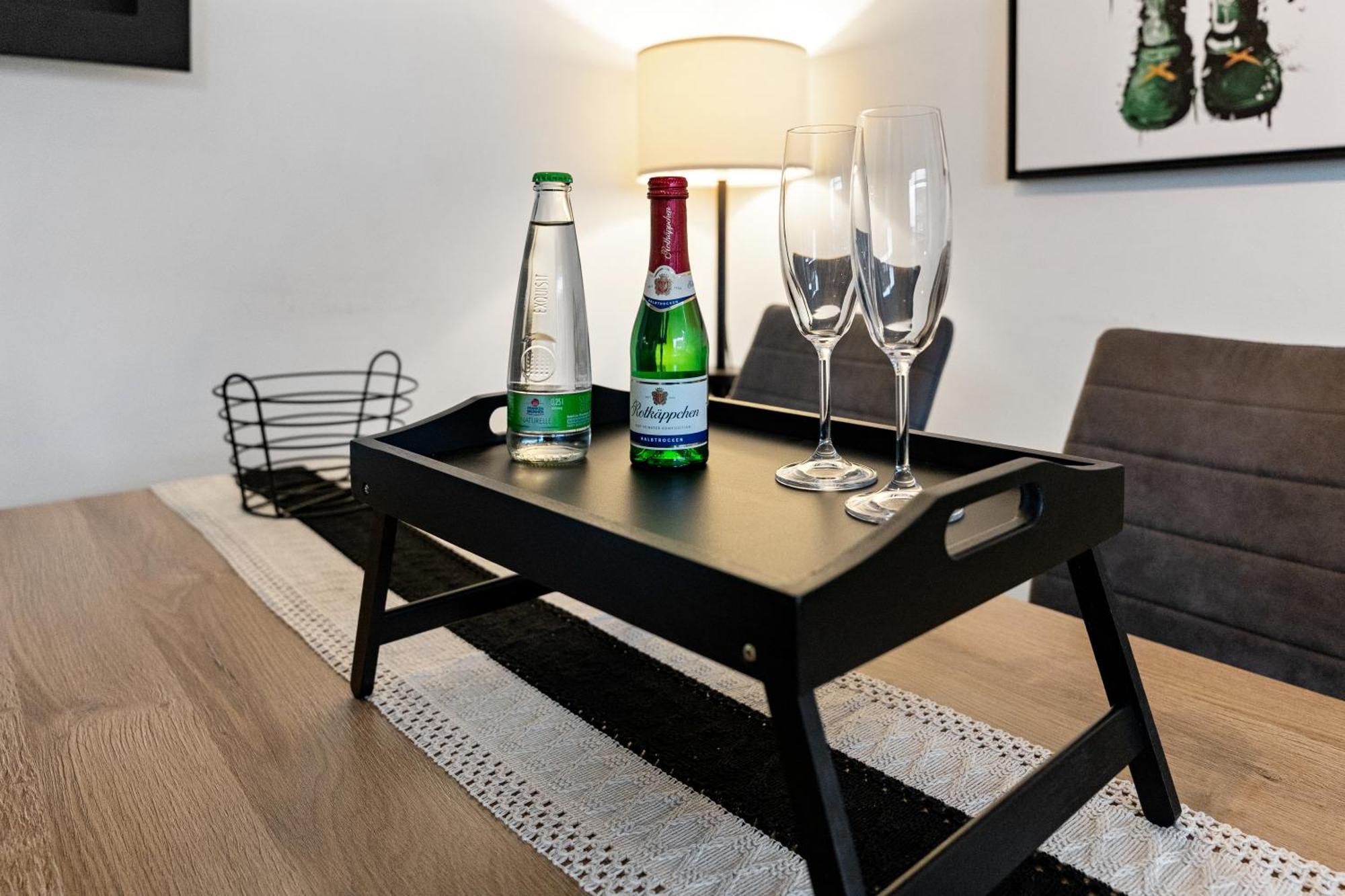 הרצוגנאוראך Modern Style Business Suite - Office - Kitchen - Balcony מראה חיצוני תמונה