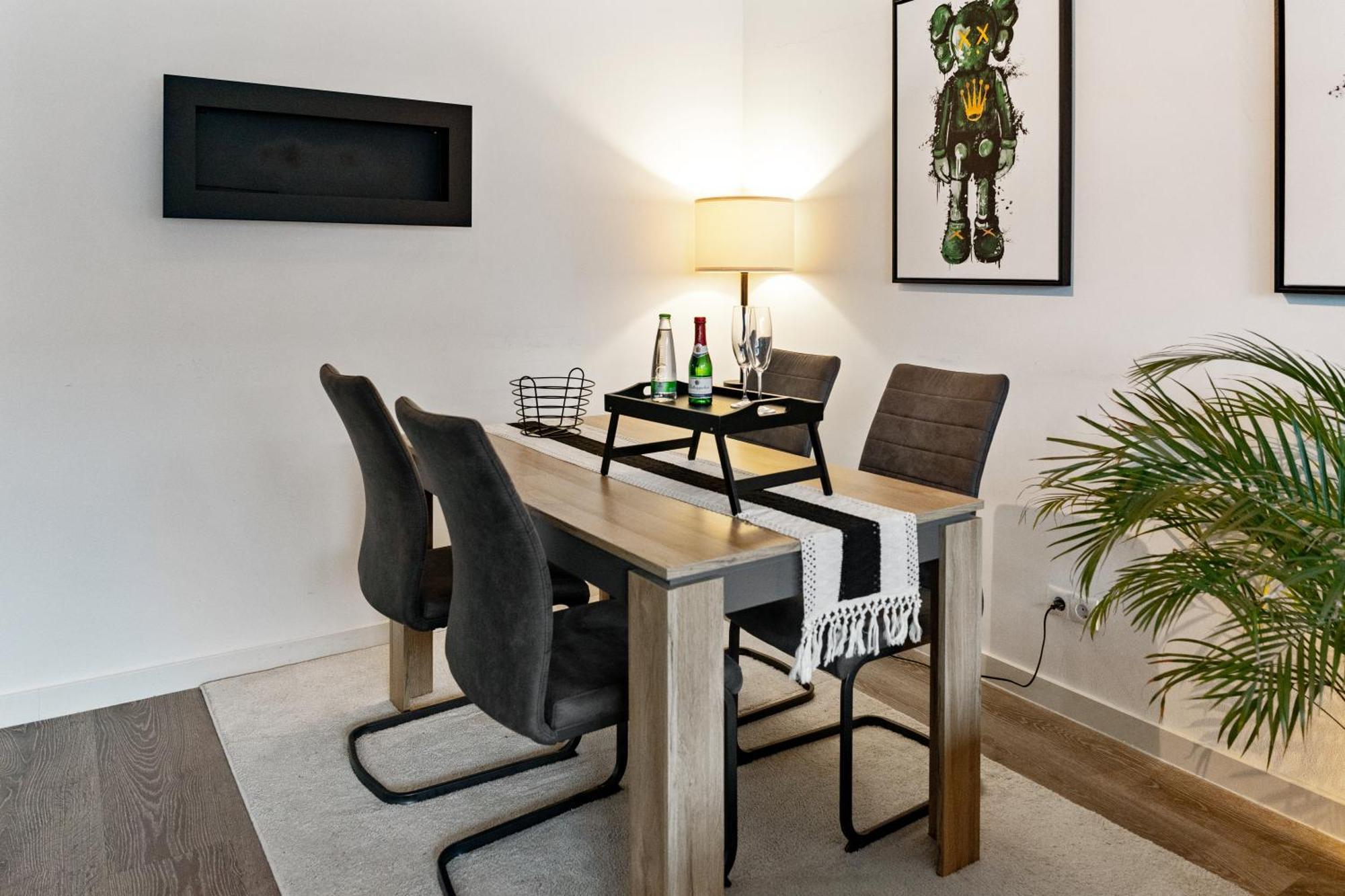 הרצוגנאוראך Modern Style Business Suite - Office - Kitchen - Balcony מראה חיצוני תמונה