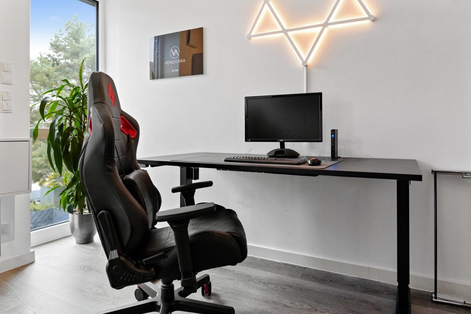 הרצוגנאוראך Modern Style Business Suite - Office - Kitchen - Balcony מראה חיצוני תמונה